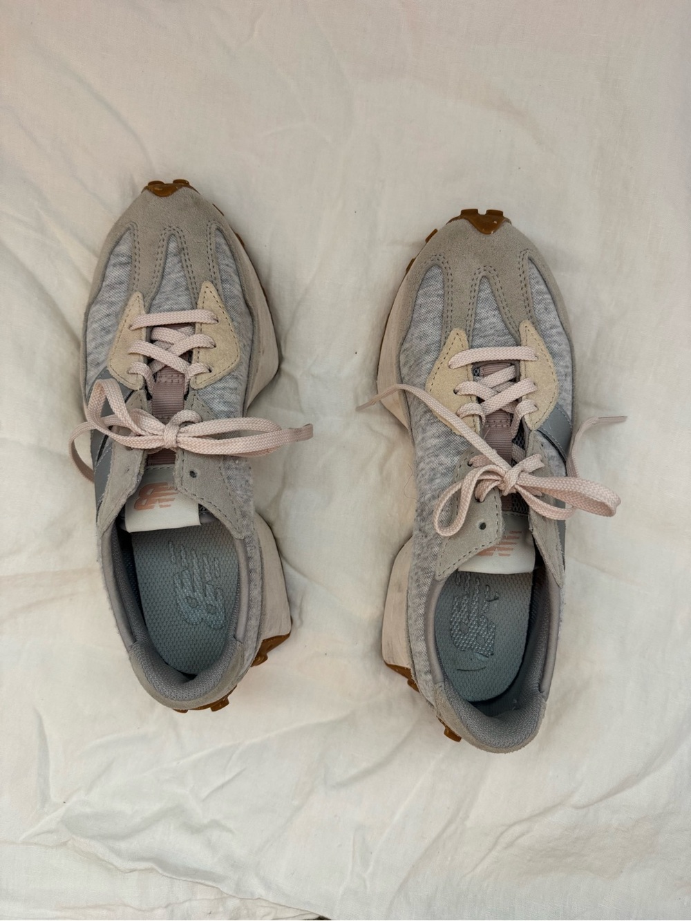New Balance 327 Sneakers in Light Gray and Pale Pink - Picture 3 of 9